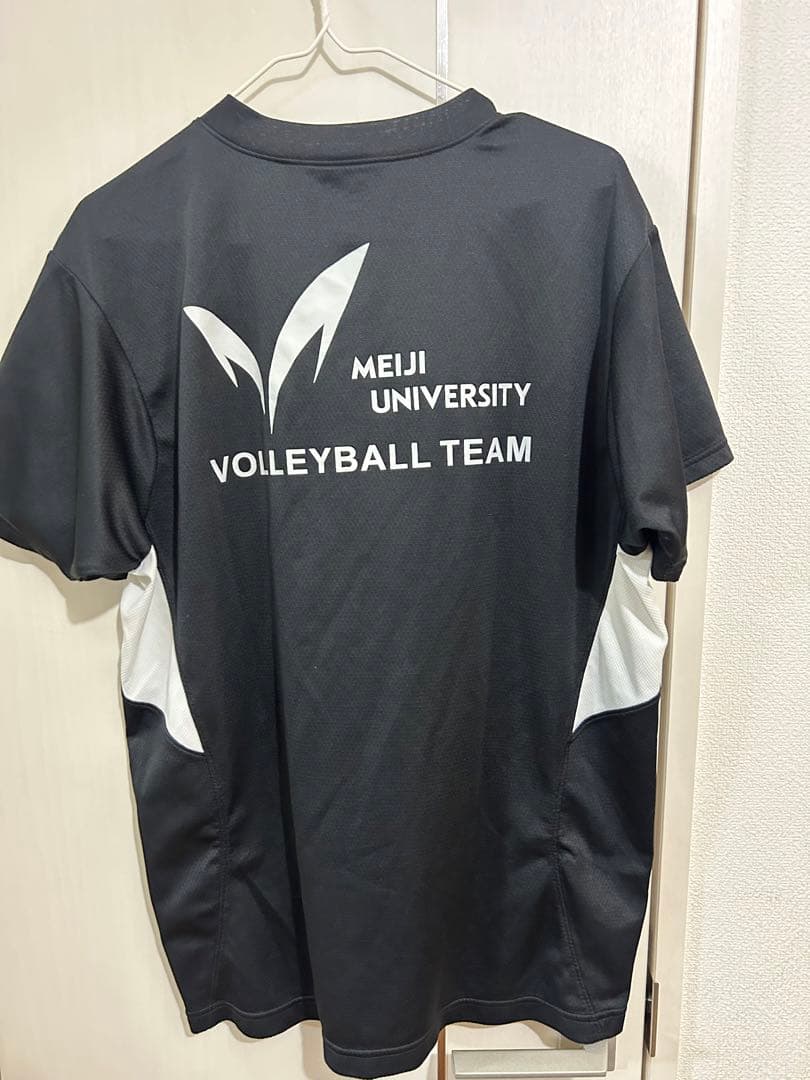 明治大学バレーボール部練習着 明治大学バレーボール⑥ウェア練習着2着セット 「後輩たちは