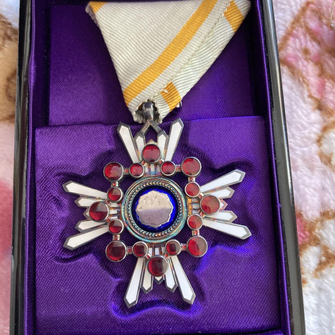 勲五等宝冠章と勲四等瑞宝章のセット www.pothashang.in