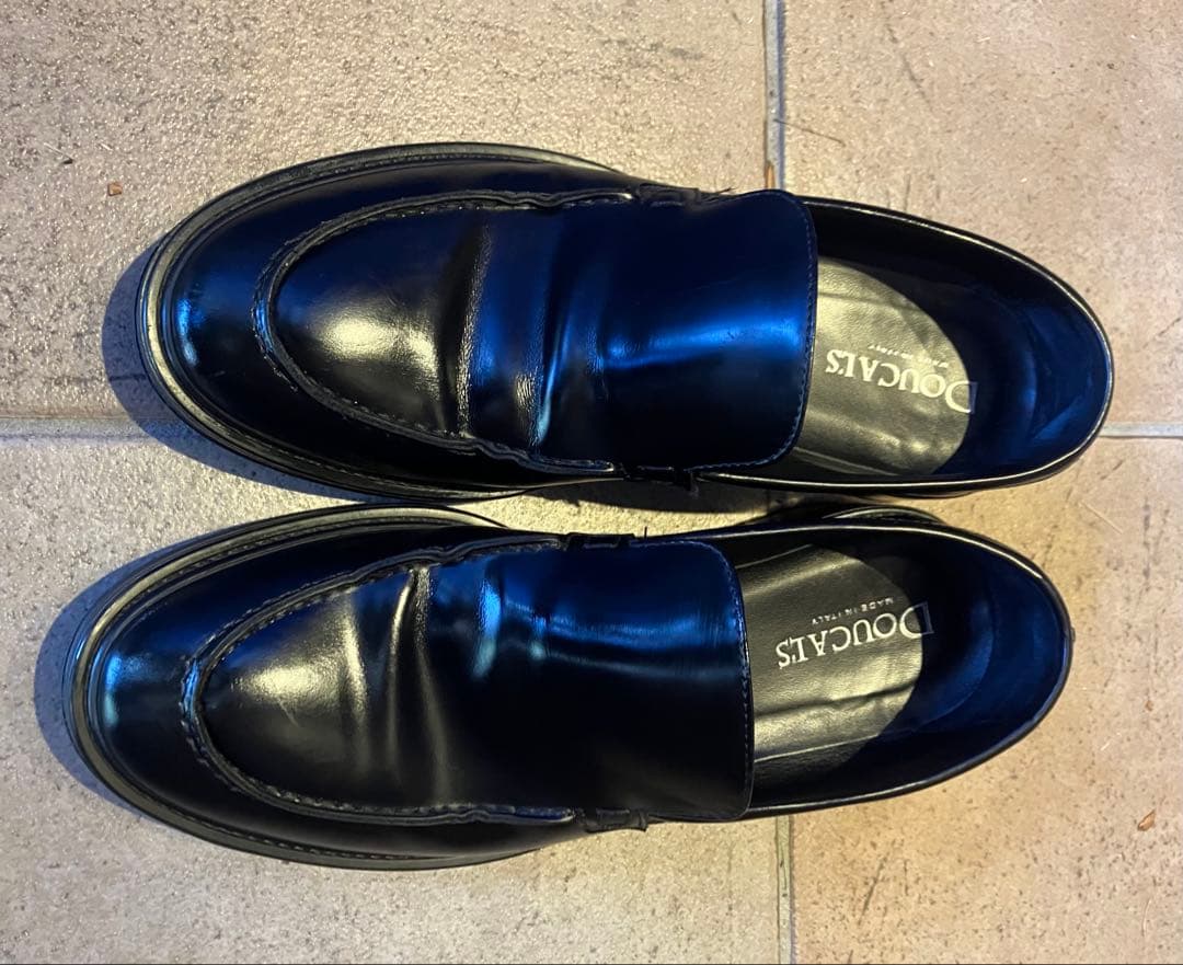 DOUCAL S ブラックレザー ローファー 4126.5cm