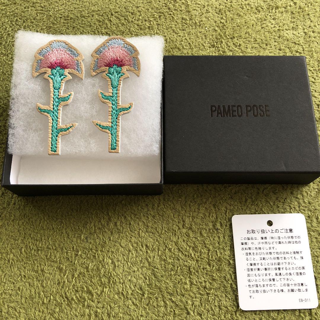 未使用送料込!PAMEO POSE カーネーション 刺繍 レザー ピアス