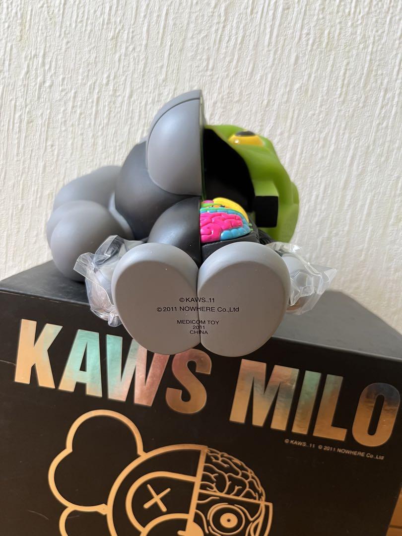 KAWS MILO フィギュア　APE オリジナルフェイク