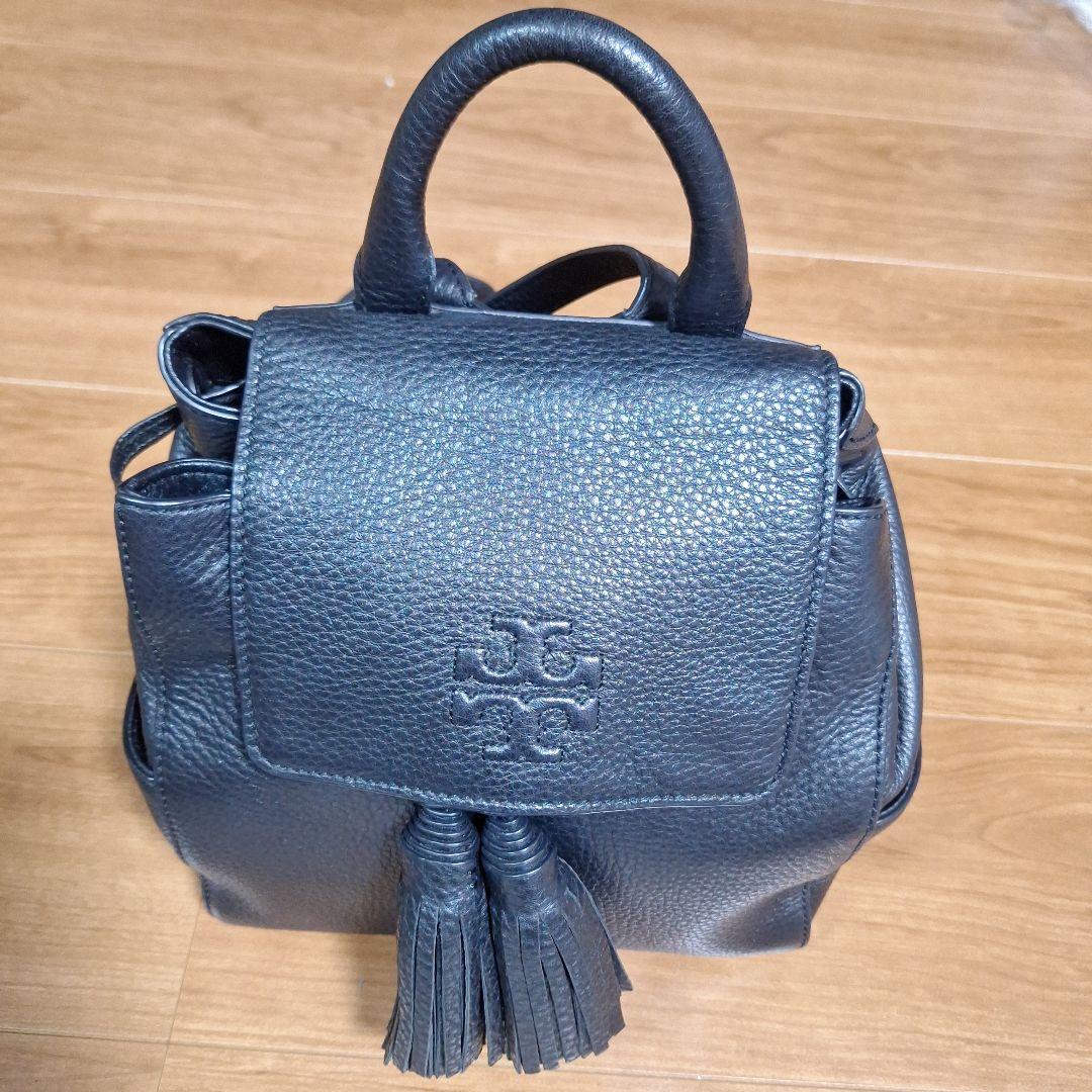 美品】TORY BURCH ブラックレザー タッセル リュック - メルカリ