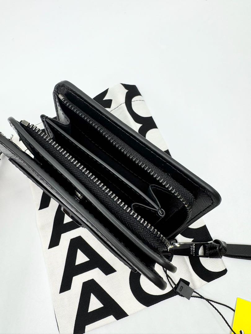 MARC JACOBS