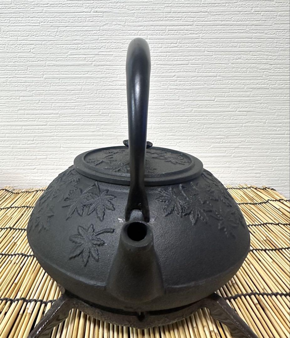 未使用品　南部盛榮堂ＯＩＧＥＮ　丸平楓文様　メーカー保証ＩＨ対応品　南部鉄瓶