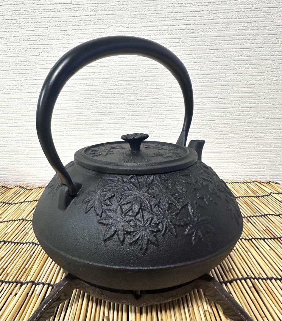 未使用品　南部盛榮堂ＯＩＧＥＮ　丸平楓文様　メーカー保証ＩＨ対応品　南部鉄瓶
