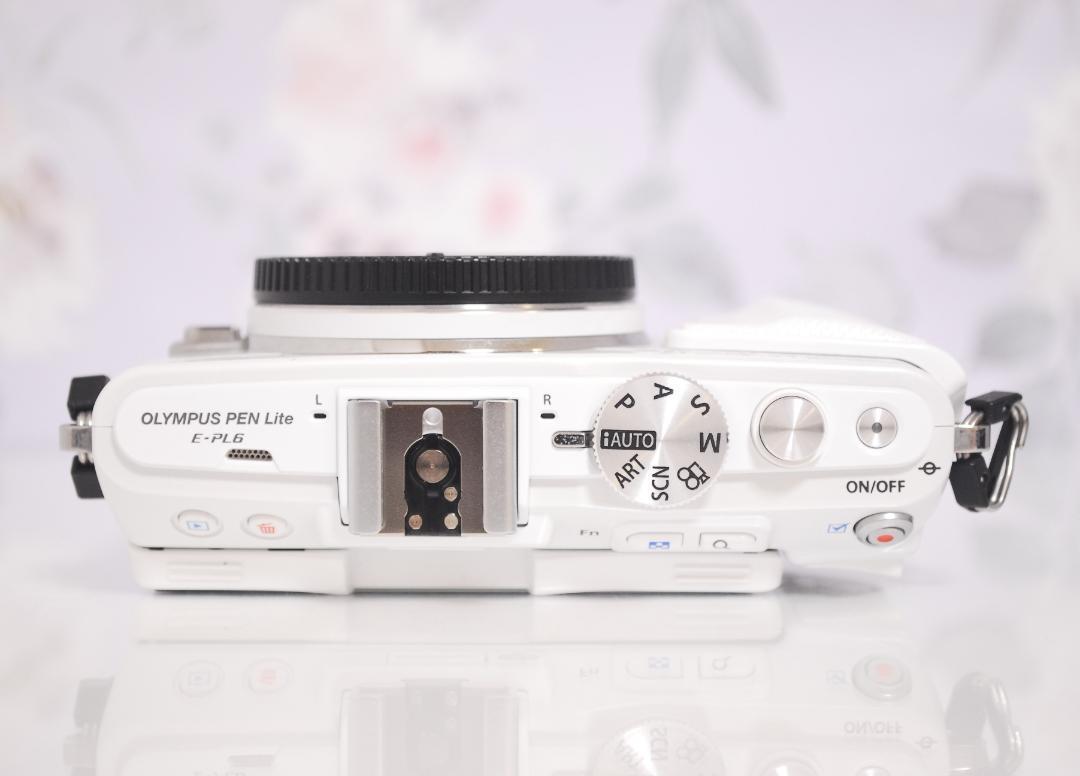 軽量コンパクトな大人気ミラーレス☆スマホ転送OK♪オリンパス E-PL6♡