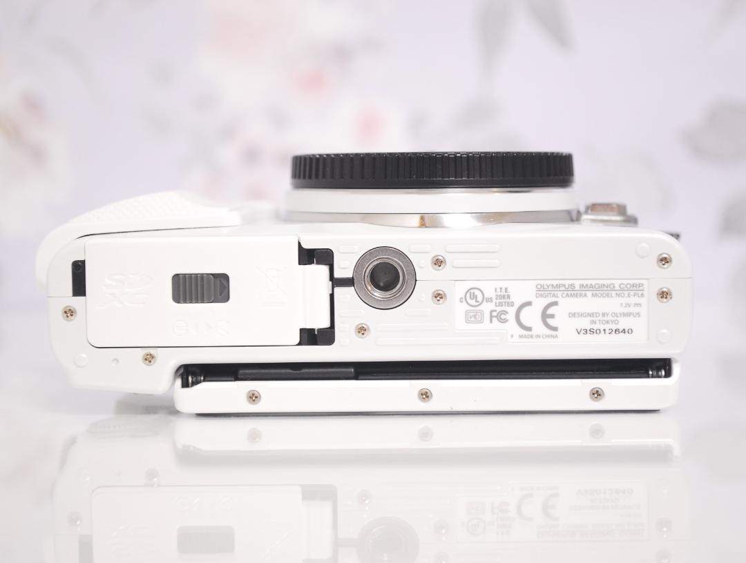 軽量コンパクトな大人気ミラーレス☆スマホ転送OK♪オリンパス E-PL6♡