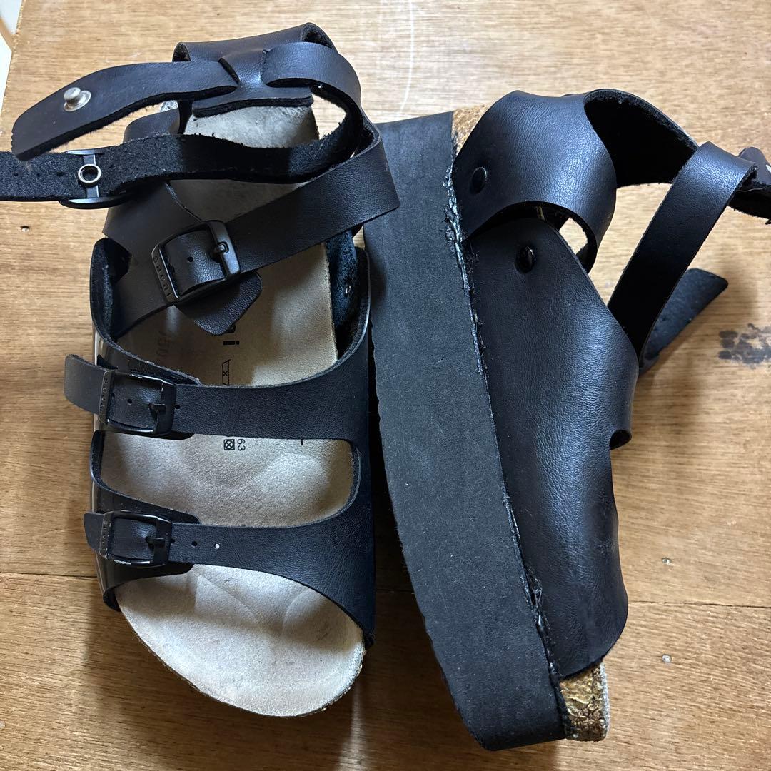 sacai 厚底ブラックストラップサンダル - メルカリ