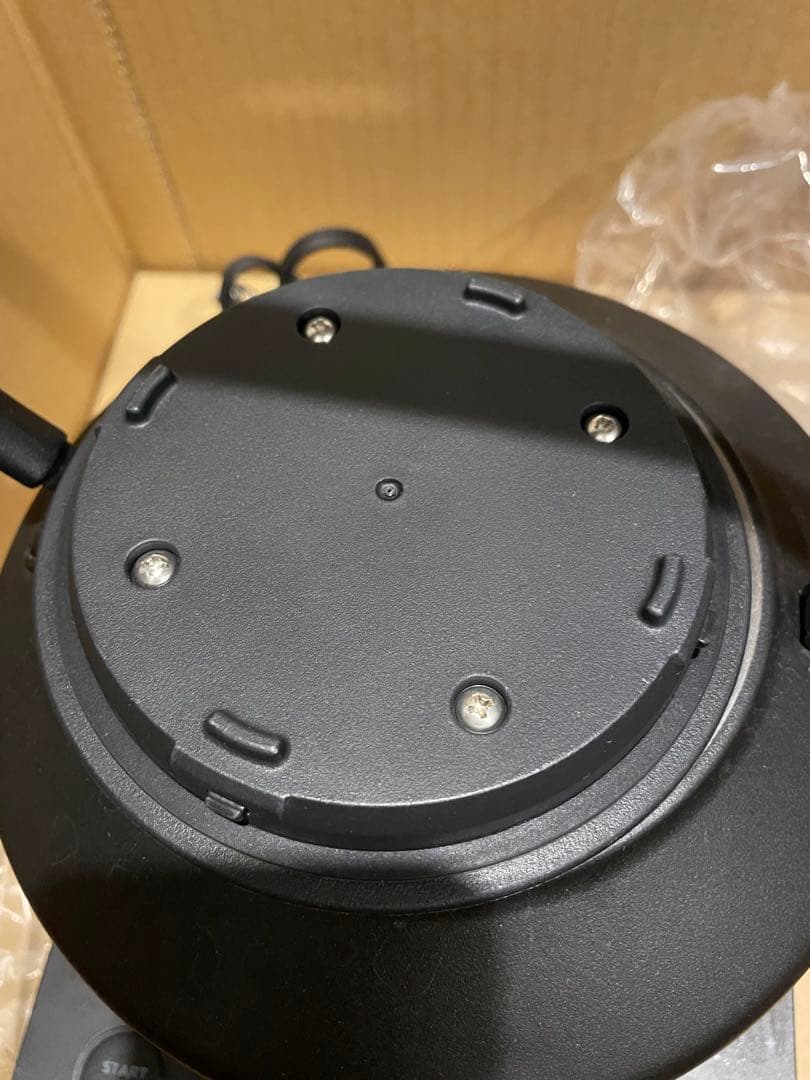 バルミューダ ブラック