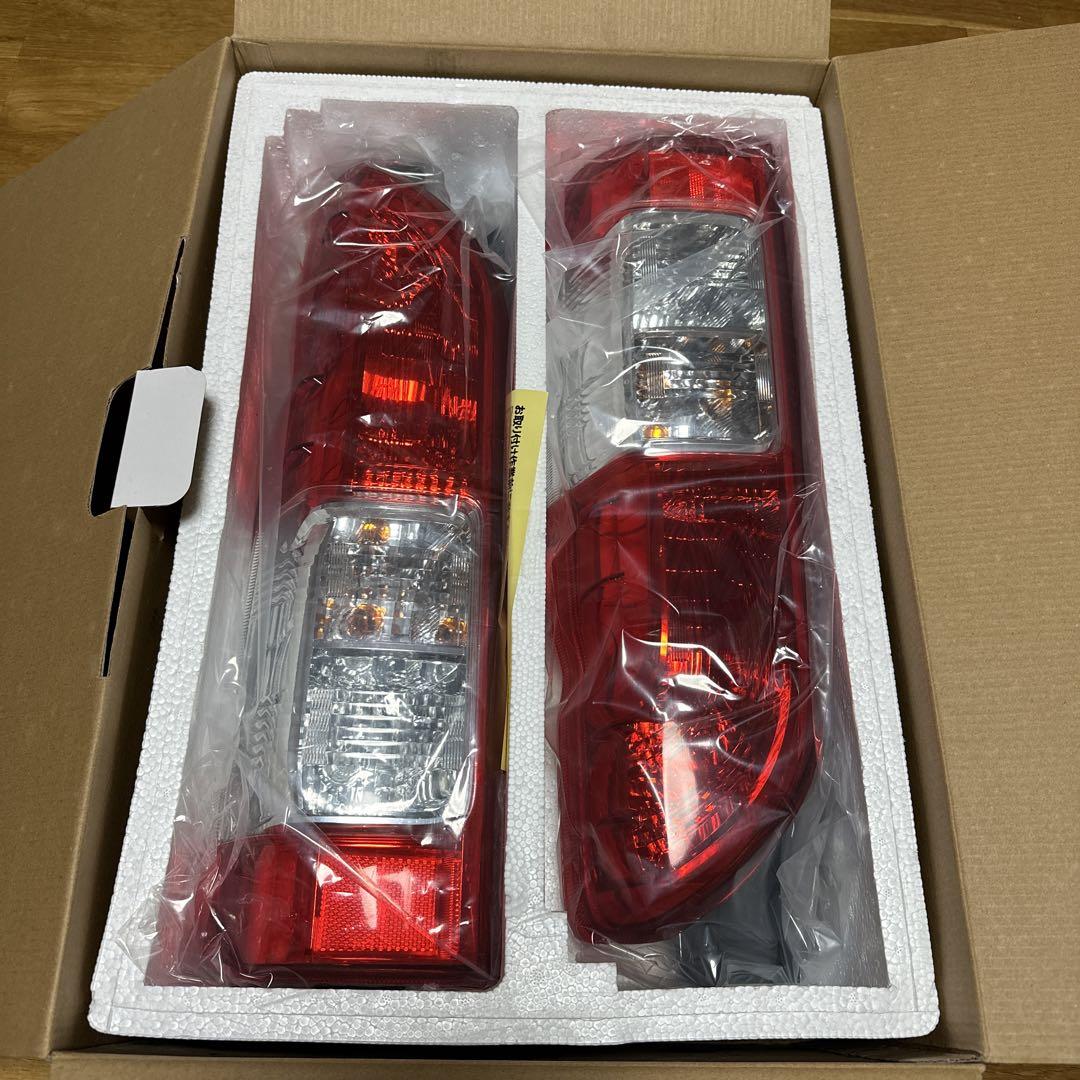 200系ハイエース純正テールランプ