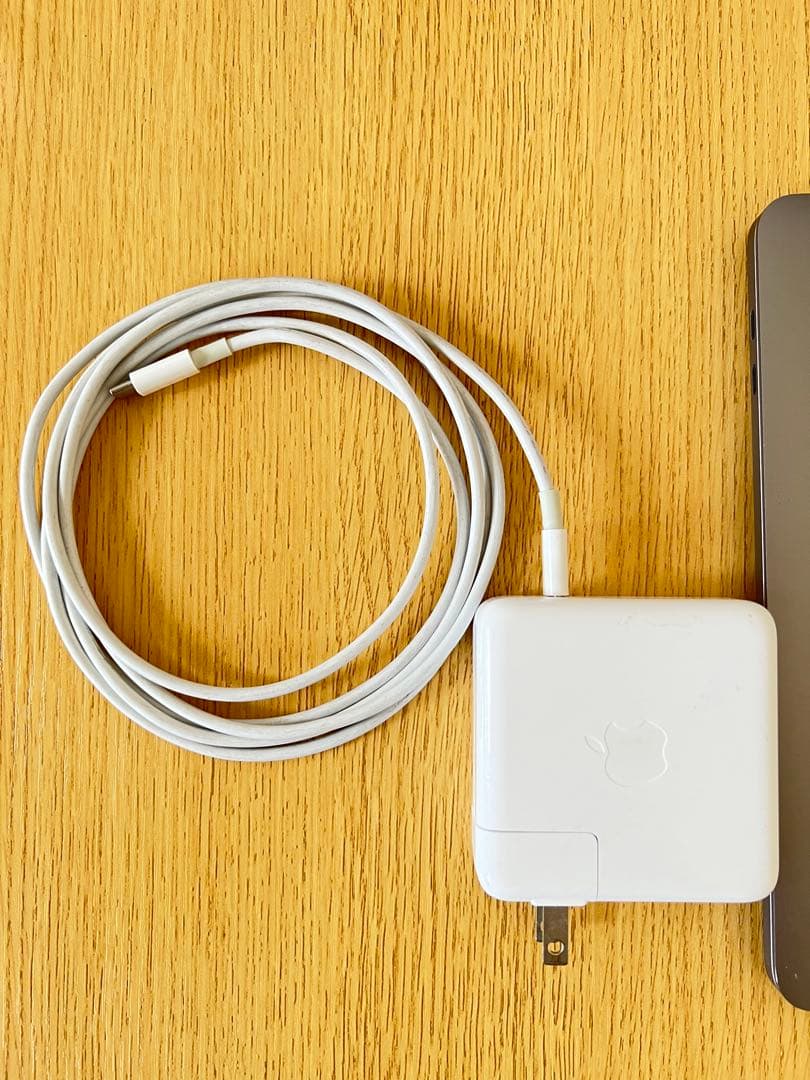 MacBook 13インチRAM 16GB SSD 512GB 充放電回数：79