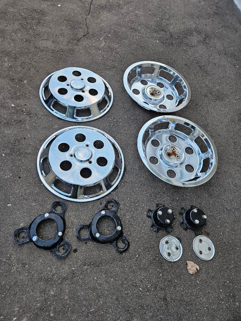 19.5インチ 6穴用 DXホイールカバー ファインコンドル増トンに装着