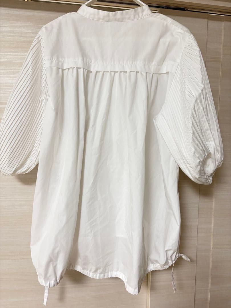 ヴェロフォンナ　アキロン　プローツスリーブブラウス