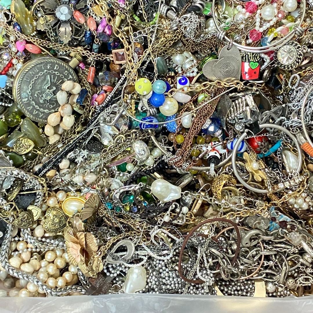 W*d様 大量　まとめ売り　ジャンク　未選別　アクセサリー色々②　約7.2㎏　ネ