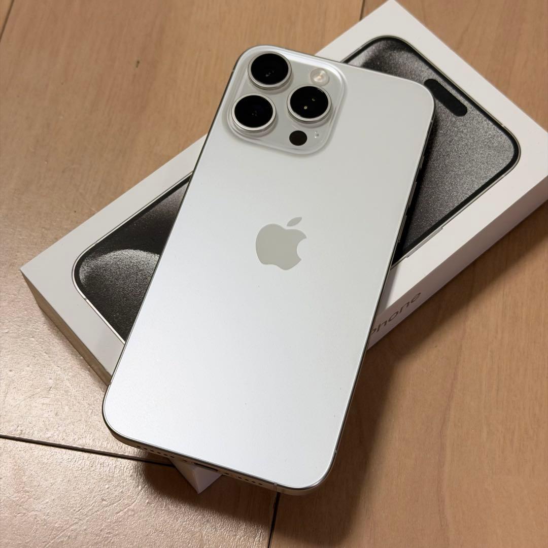 極美品! iPhone 15 Pro Max 256GB ホワイトチタニウム 極美品! iPhone 15 Pro Max 256GB ホワイトチタニウム