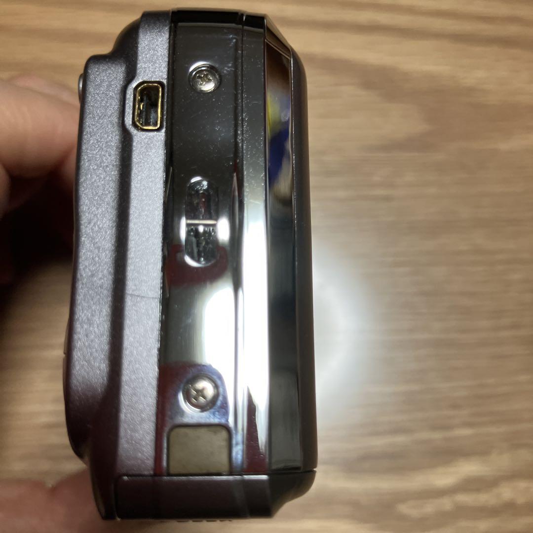 FUJIFILM　デジカメ　FINEPIX AX550 電池式