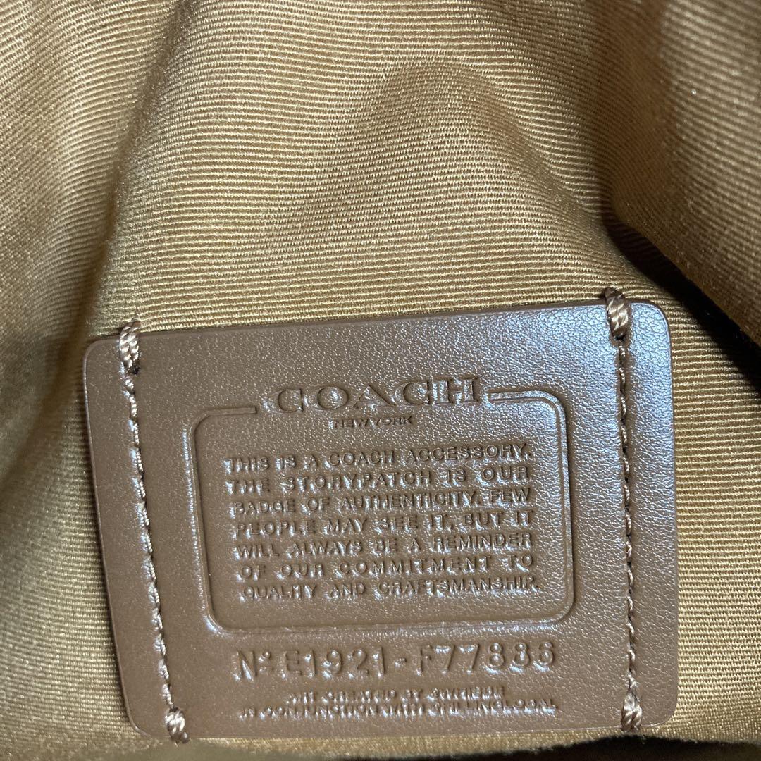 COACH コーチ　ガミーベア　クラッチバッグ