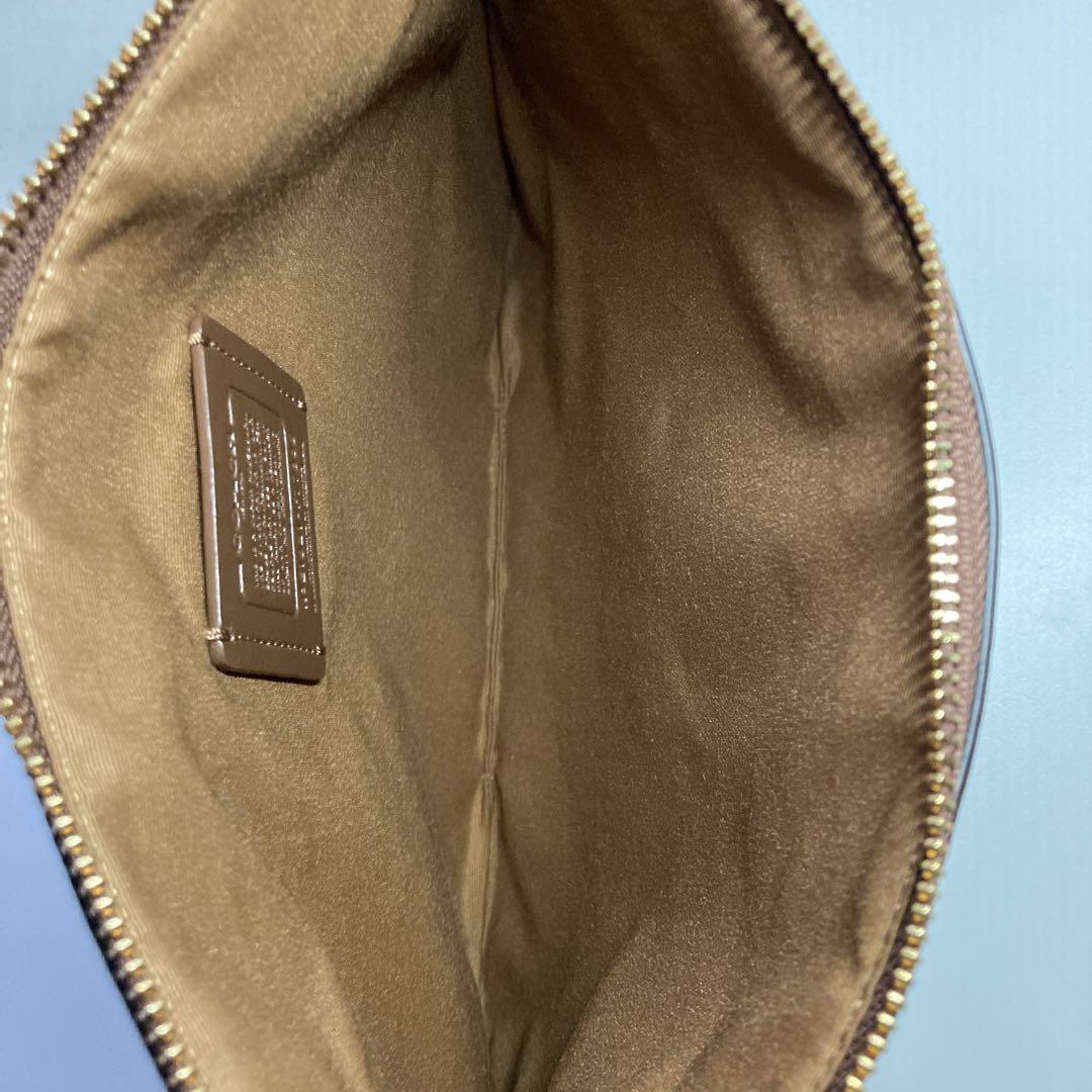 COACH コーチ　ガミーベア　クラッチバッグ