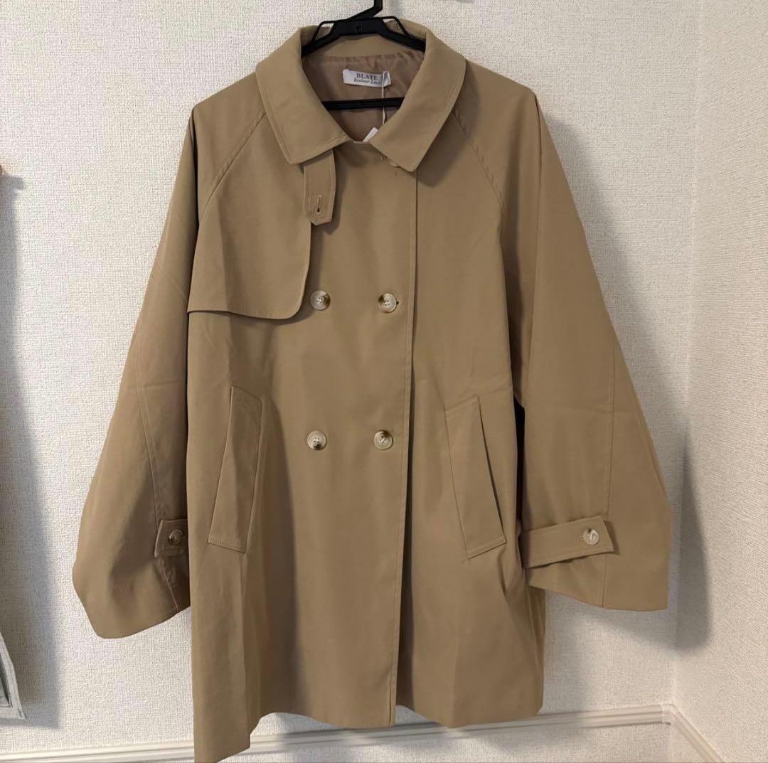 BLATE フード付きベージュジャケット BLATE フード付きベージュジャケット