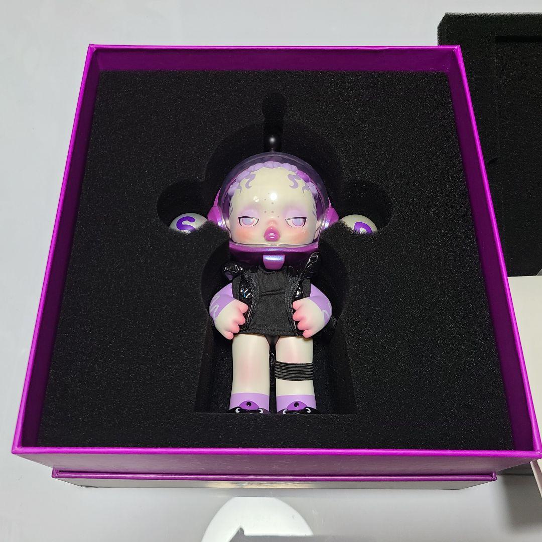 ポップマート　スカルパンダ　フィギュア