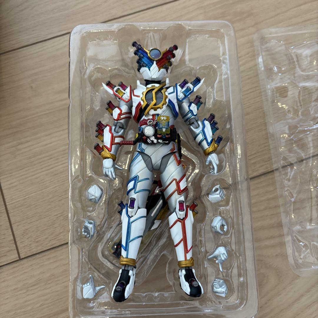 s.h.フィギュアーツ　仮面ライダービルド　ジーニアスフォーム