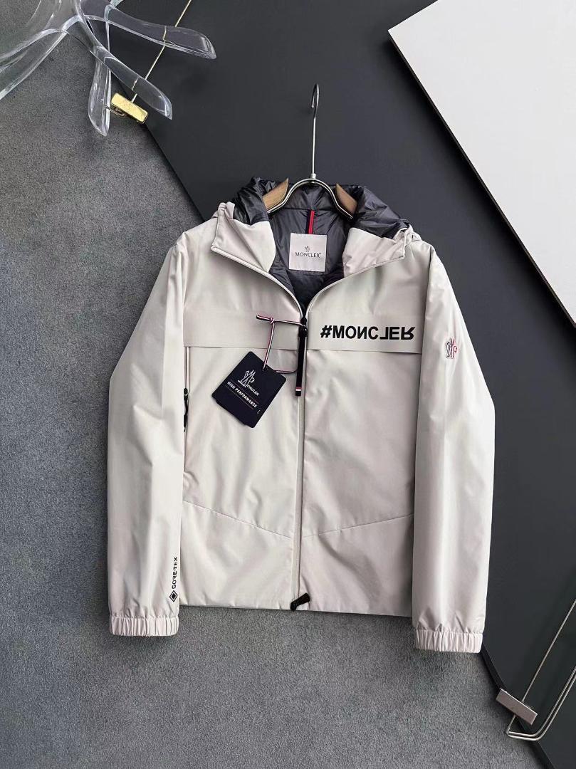 MONCLER美品モンクレールのメンズジャケット モンクレールのダウンジャケット