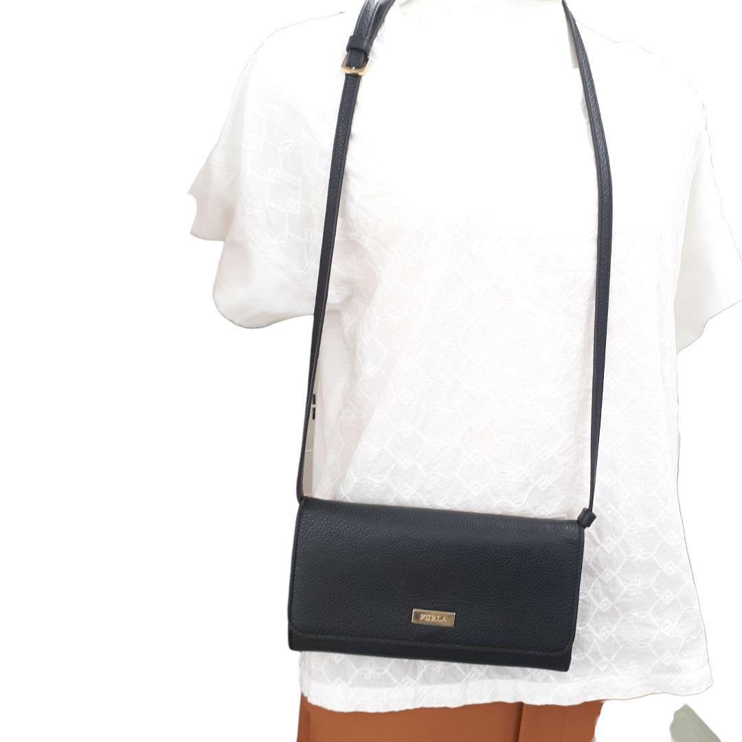 店内商品がすべてレジにて半額！！ FURLA ショルダーウォレット スマホやレシート小物も少し入る 小物