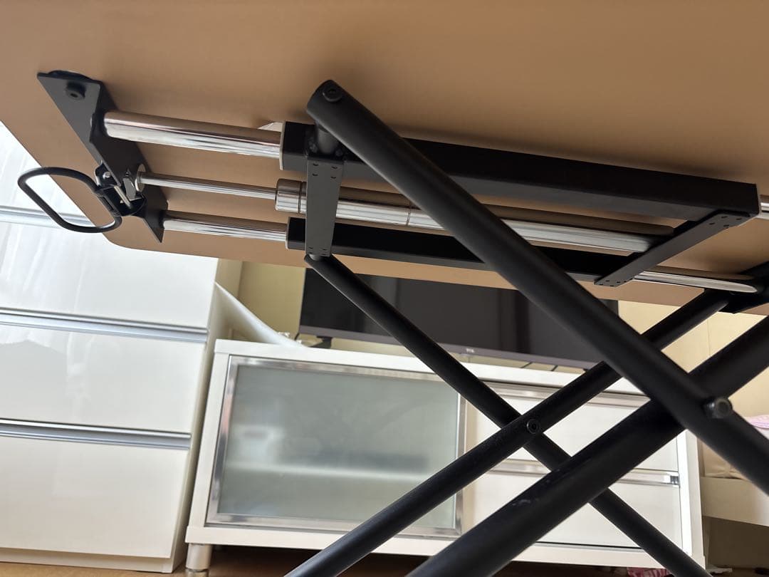 昇降式テーブル