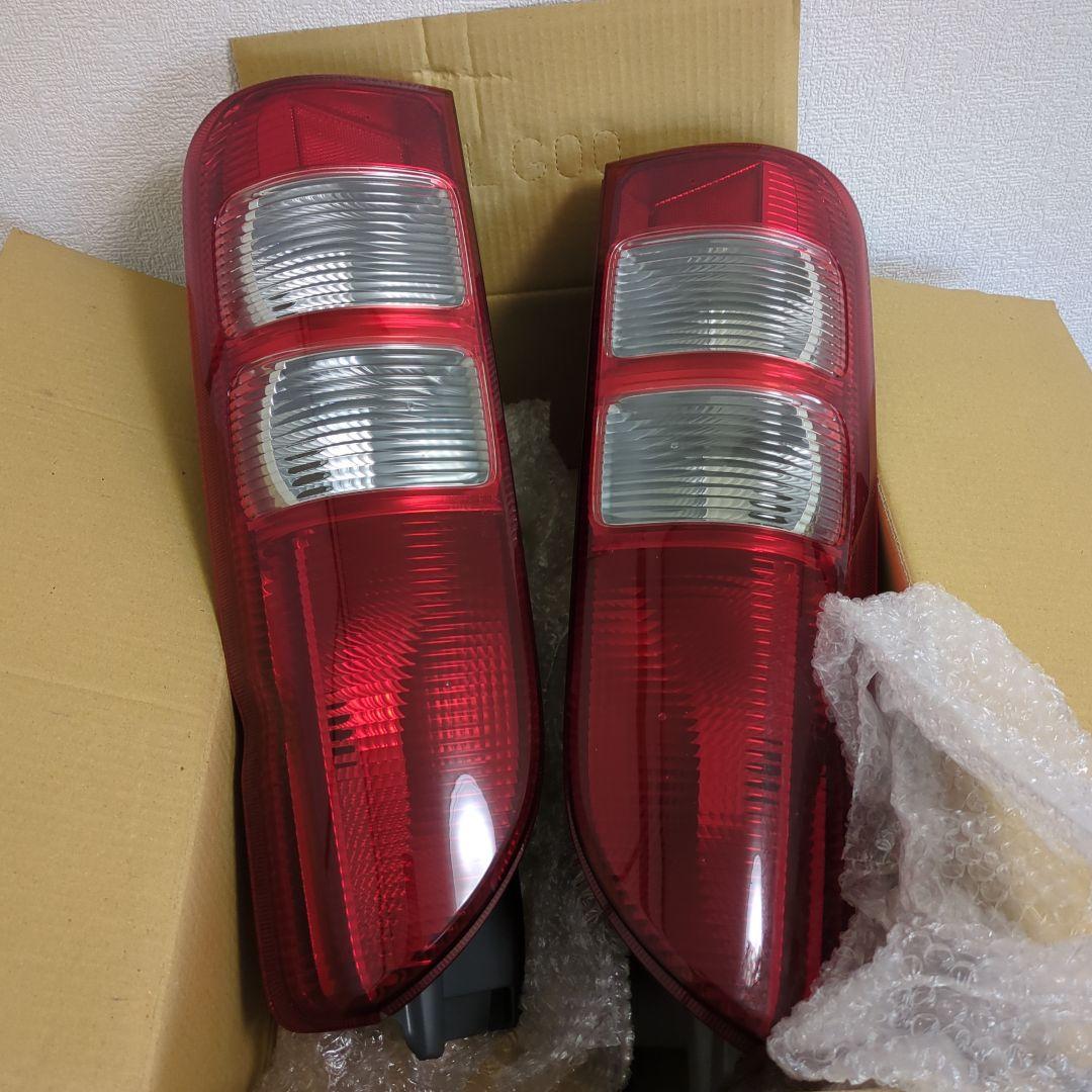 ハイエース200系　 純正テープランプ