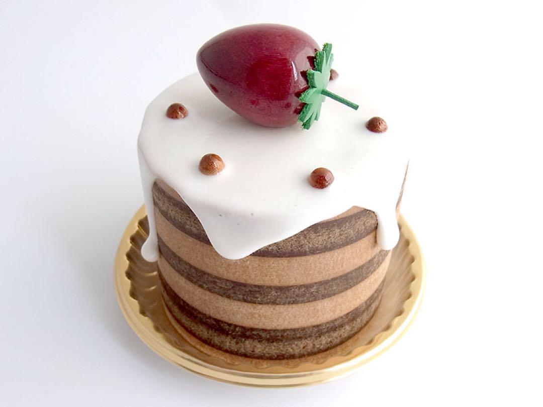 とろ～りクリームにいちご　ケーキオルゴール　KUMANODO 木製
