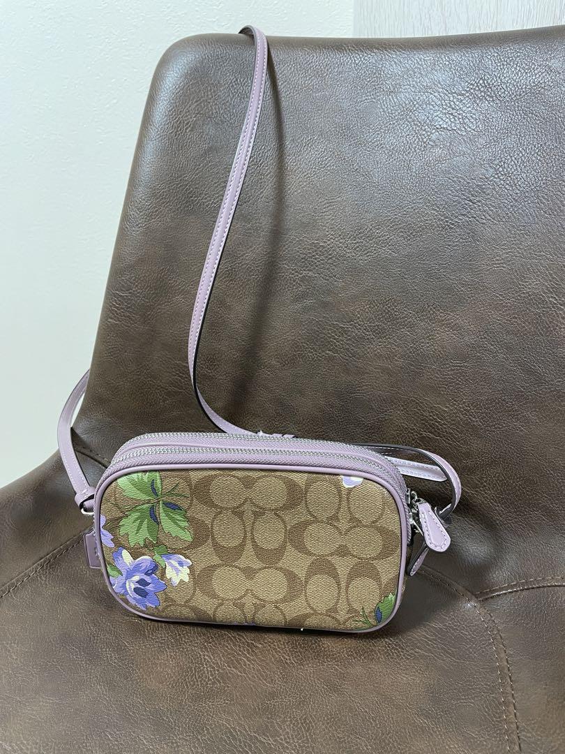 美品、コーチ  カメラバッグ　ショルダーバッグ  レディース花柄 COACH