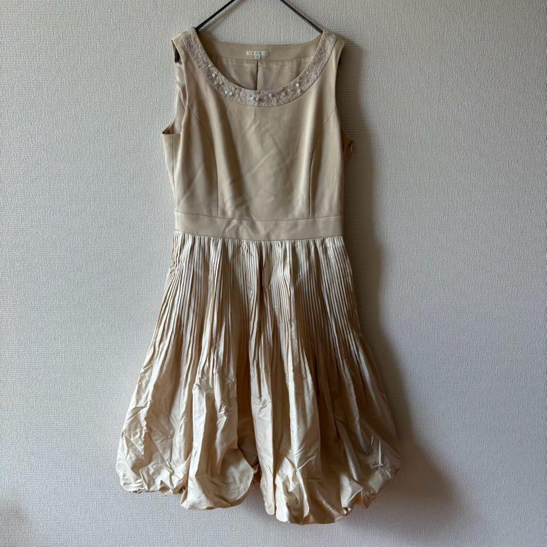 TO BE CHIC ノースリーブワンピース　スパンコール　ベージュ　40