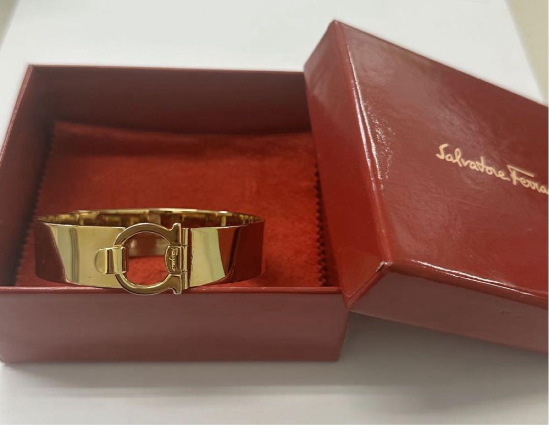 新品　Salvatore Ferragamo サルヴァトーレフェラガモ　バングル