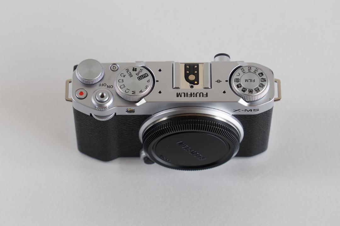 FUJIFILM X-M5 ボディ シルバー