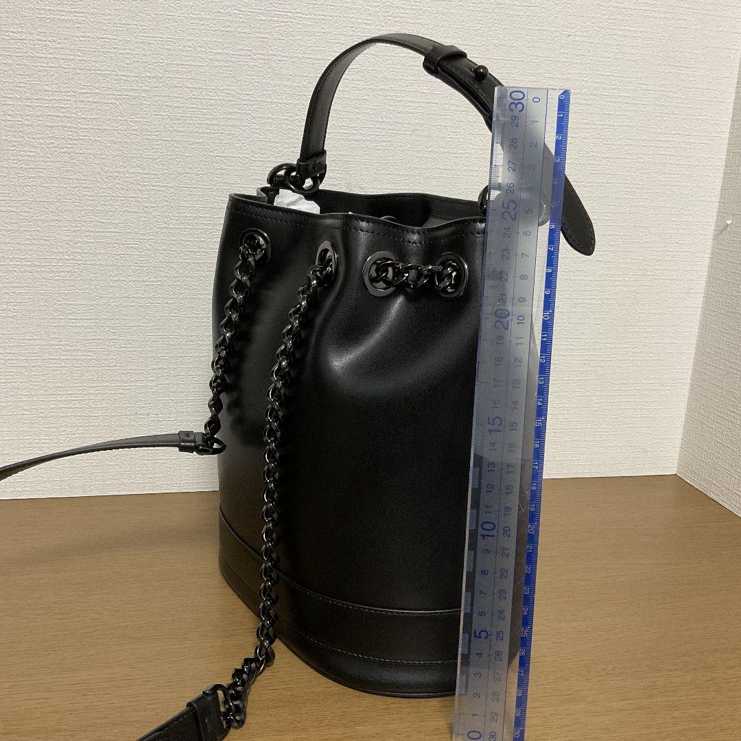 フェラガモ ショルダーバッグ 黒 新品未使用 ハンドバック ヴァラ チェーン