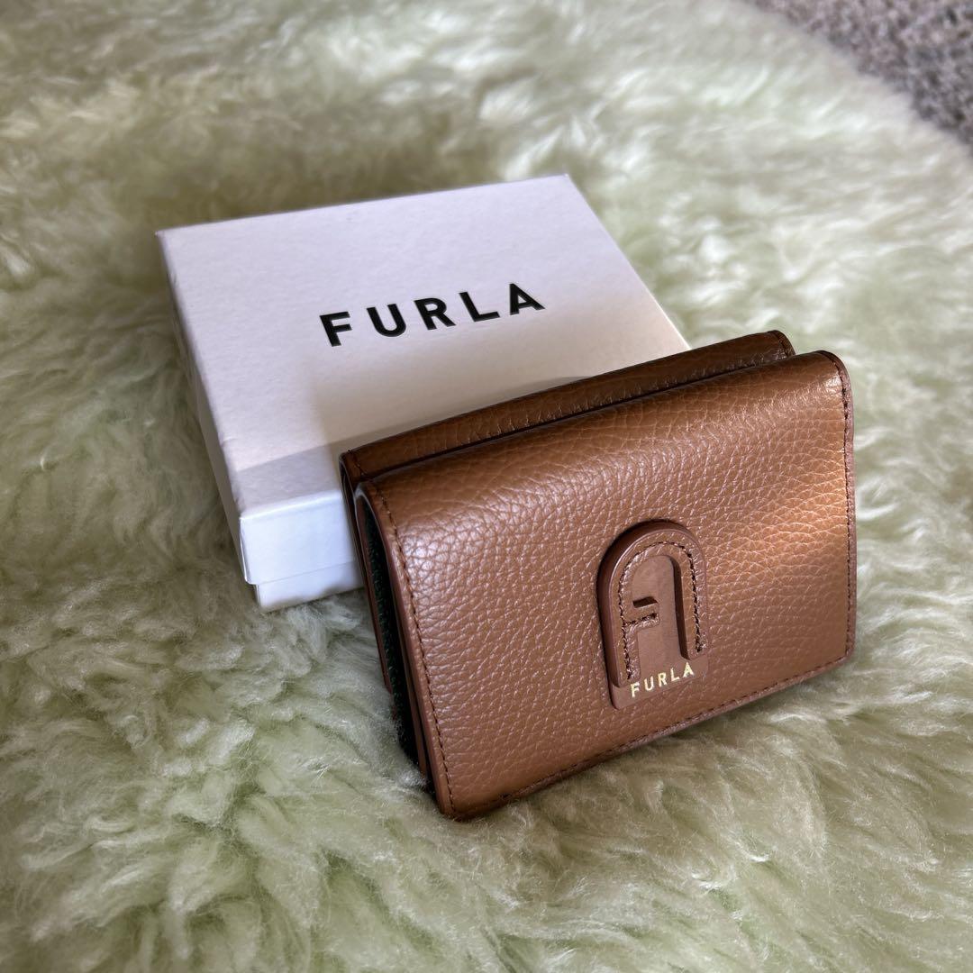 FURLA二つ折り財布Belanja di Mercari dari Jepang! | Buyee