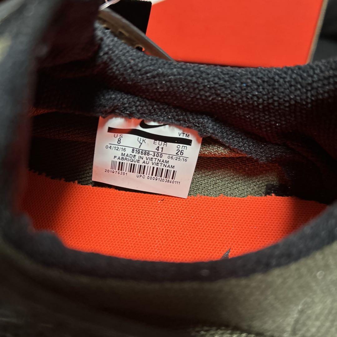 Nike ストラップ付きスニーカー オリーブグリーン ソックダート