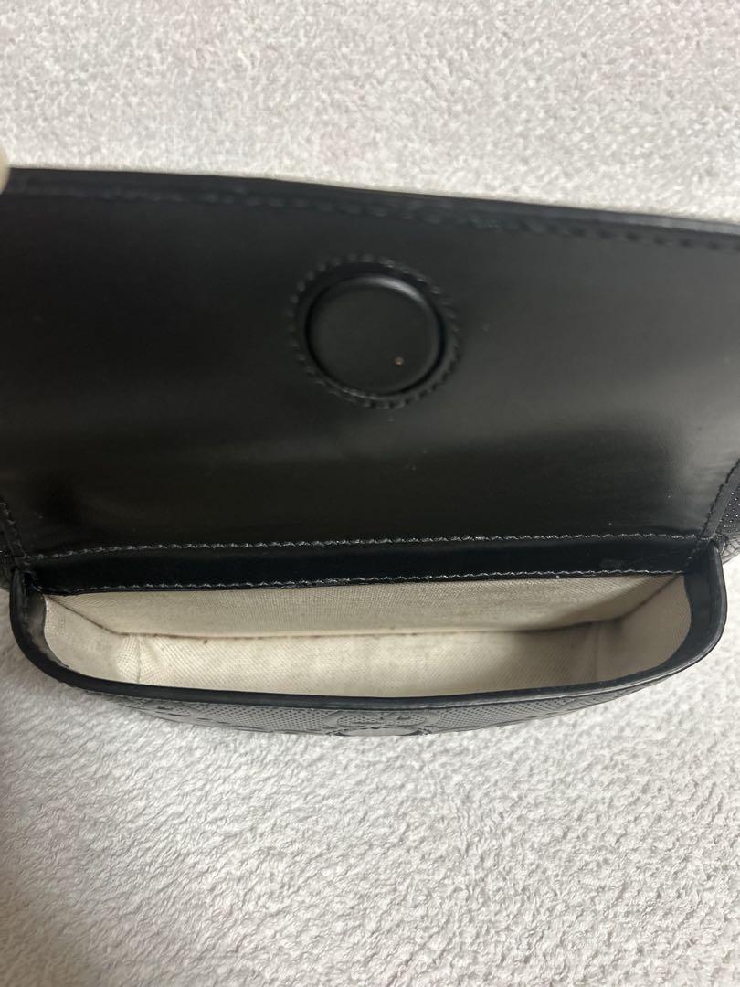 GUCCI GGエンボス ベルトボディバッグ ブラックレザー