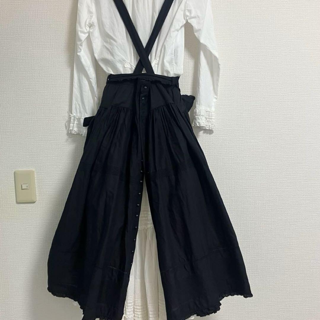 ワンダフルワールド サッシュリボン付きロゴ刺繍タブリエスカート エプロン ワンダフルワールド サッシュリボン付きロゴ刺繍タブリエスカート エプロン