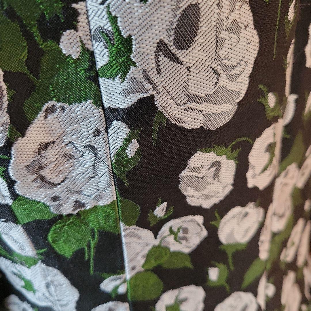 スーパービューティー花柄長袖膝丈ワンピース - メルカリ