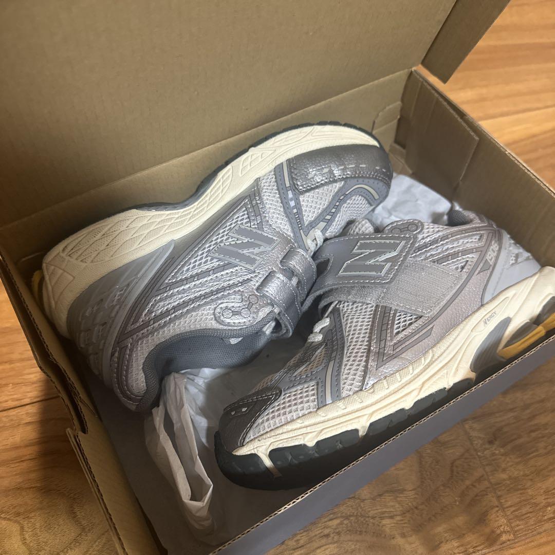 New Balance PV1906RDシルバー美品