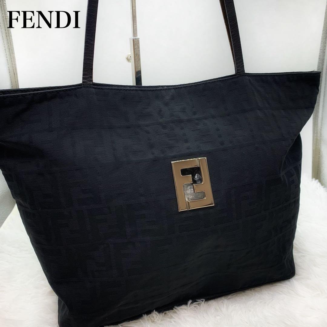 【極美品】希少！　FENDI マンマバケット　ワンショルダーバッグ　ズッカ　FF