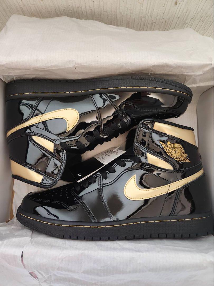 AIR JORDAN 1 レトロ ハイ OG ブラック/メタリックゴールド
