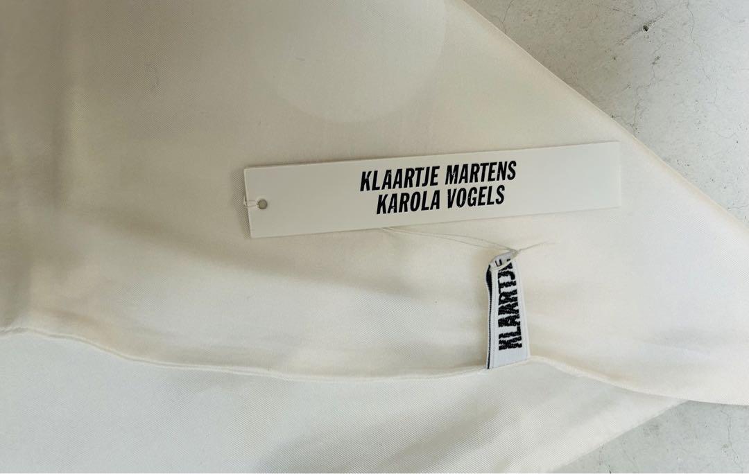 Klaartje Martens — シルク大判ストール　水玉　ホワイト Klaartje Martens — シルク大判ストール 水玉 ホワイト - メルカリ