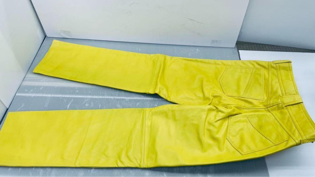 レザーパンツ 革パンツ 牛本革 Lサイズ【新品未使用】SC 鮮やかな黄色です レザーパンツ 革パンツ 牛本革 Lサイズ【新品未使用】SC 鮮やかな黄色です