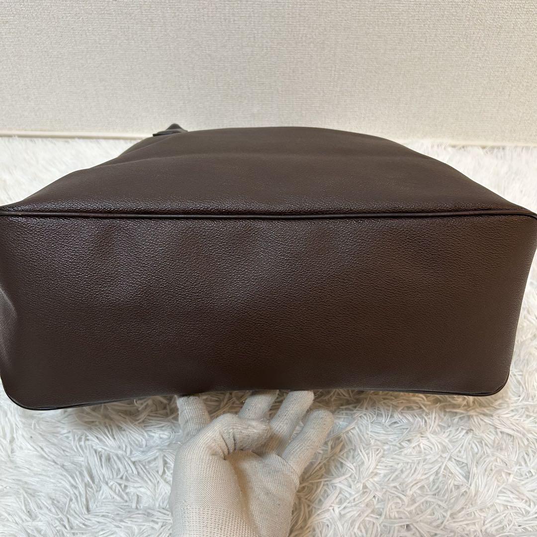【美品】ユナイテッドアローズ　トートバッグ　ビジネス　A4収納可　肩掛け　茶色 美品】ユナイテッドアローズ トートバッグ ビジネス A4収納可