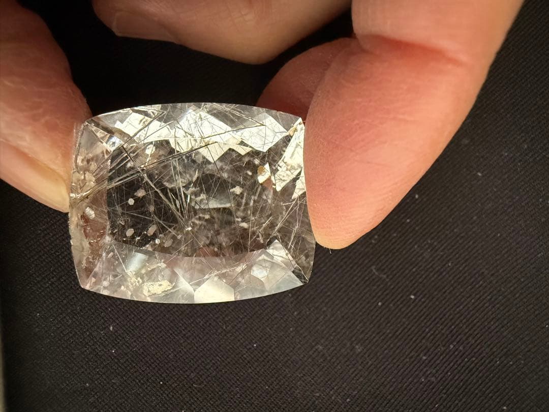 シルバー(わずかにプラチナ)ルチルのルース シルバー(わずかにプラチナ)ルチルのルース