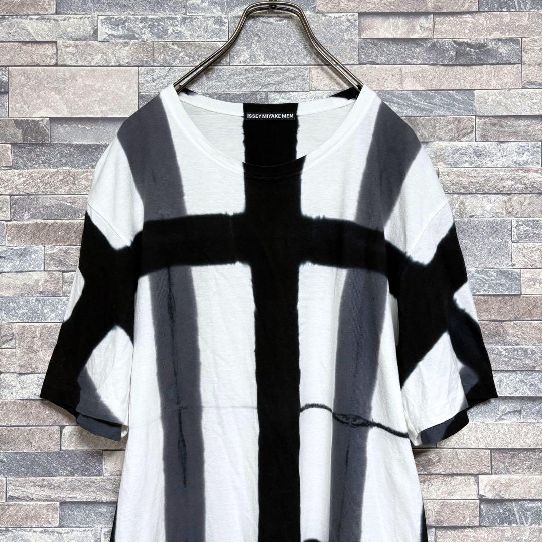 イッセイミヤケ ISSEIMIYAKE 黒と白の抽象模様 半袖Tシャツ トップス