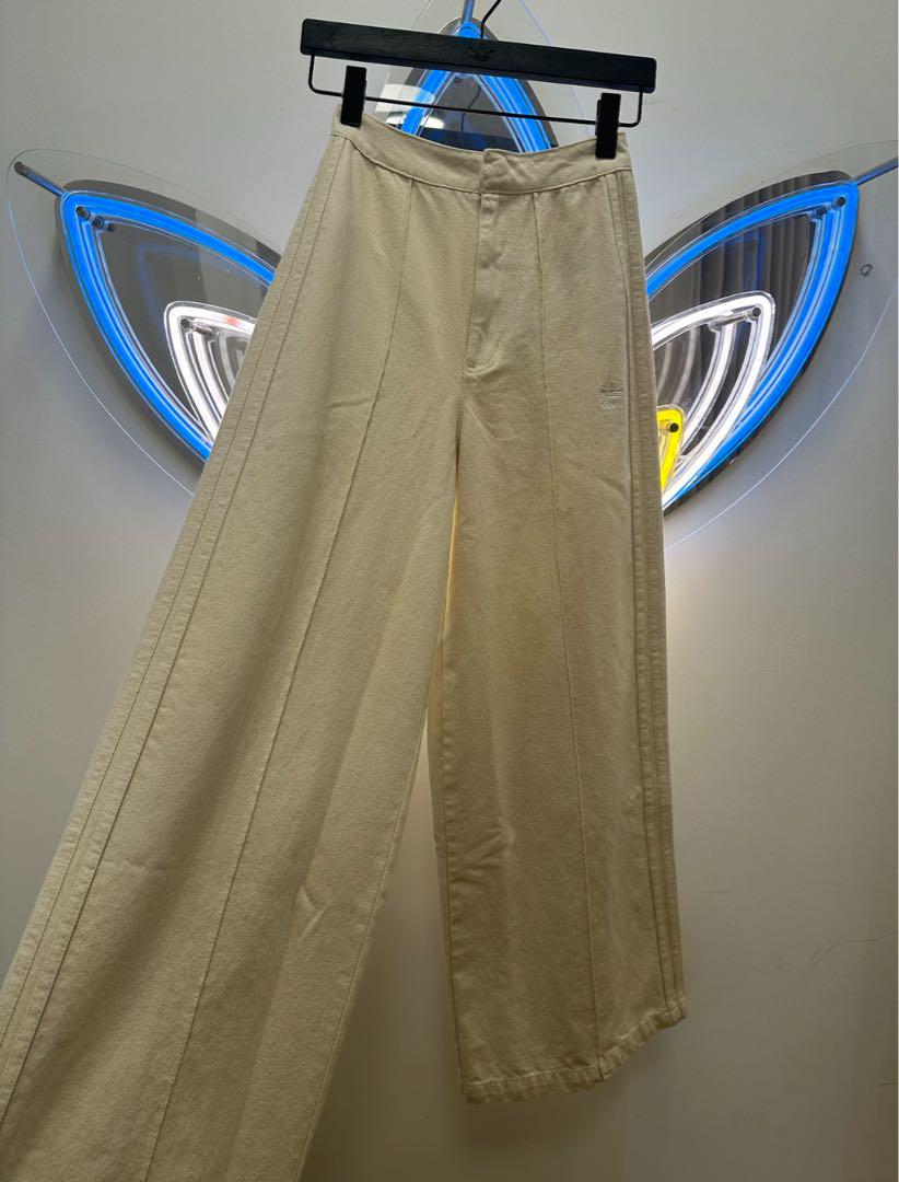 新品26 adidas デニム ワイドパンツ ホワイト IS3584 - メルカリ