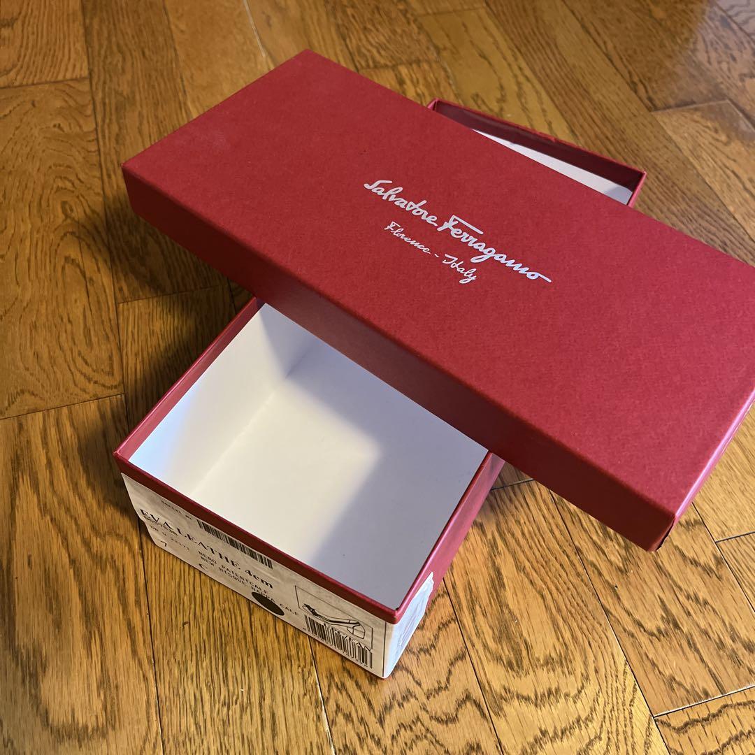 Ferragamo ベージュ シューズ